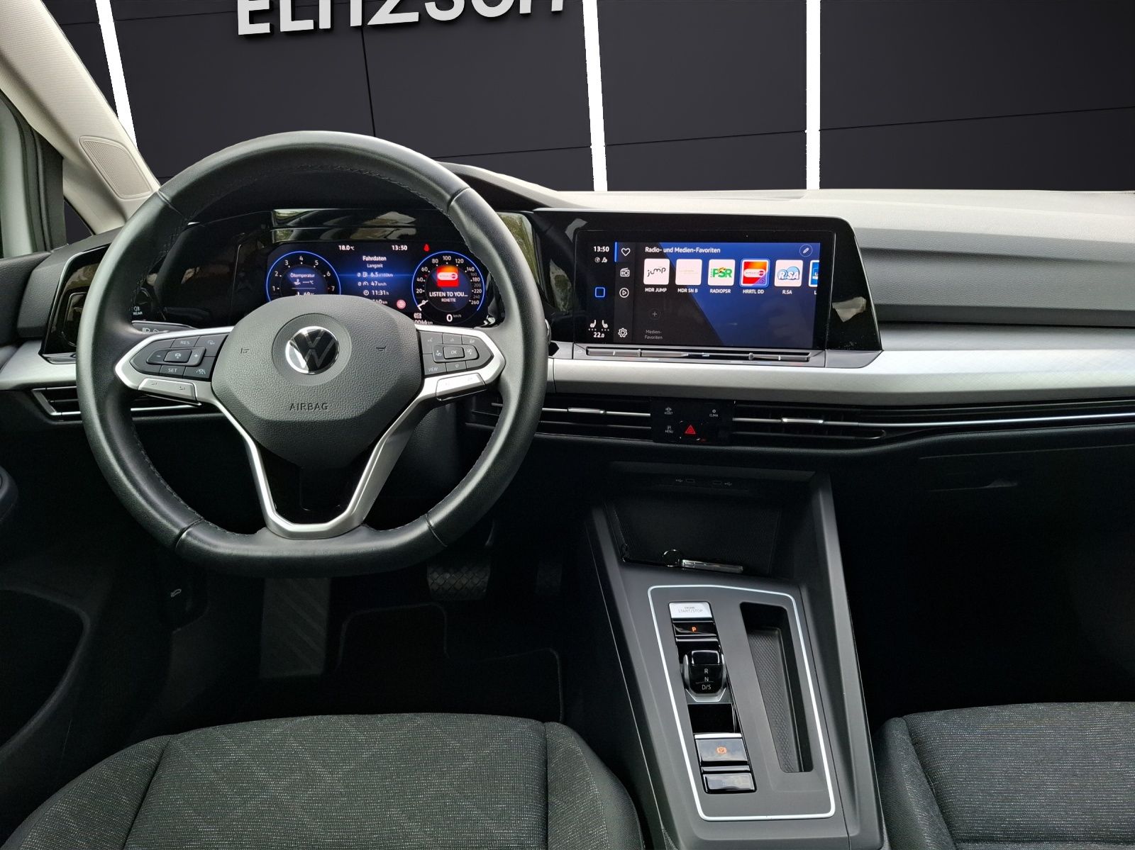 Fahrzeugabbildung Volkswagen Golf VIII TSI DSG MatrixLED Kamera ACC