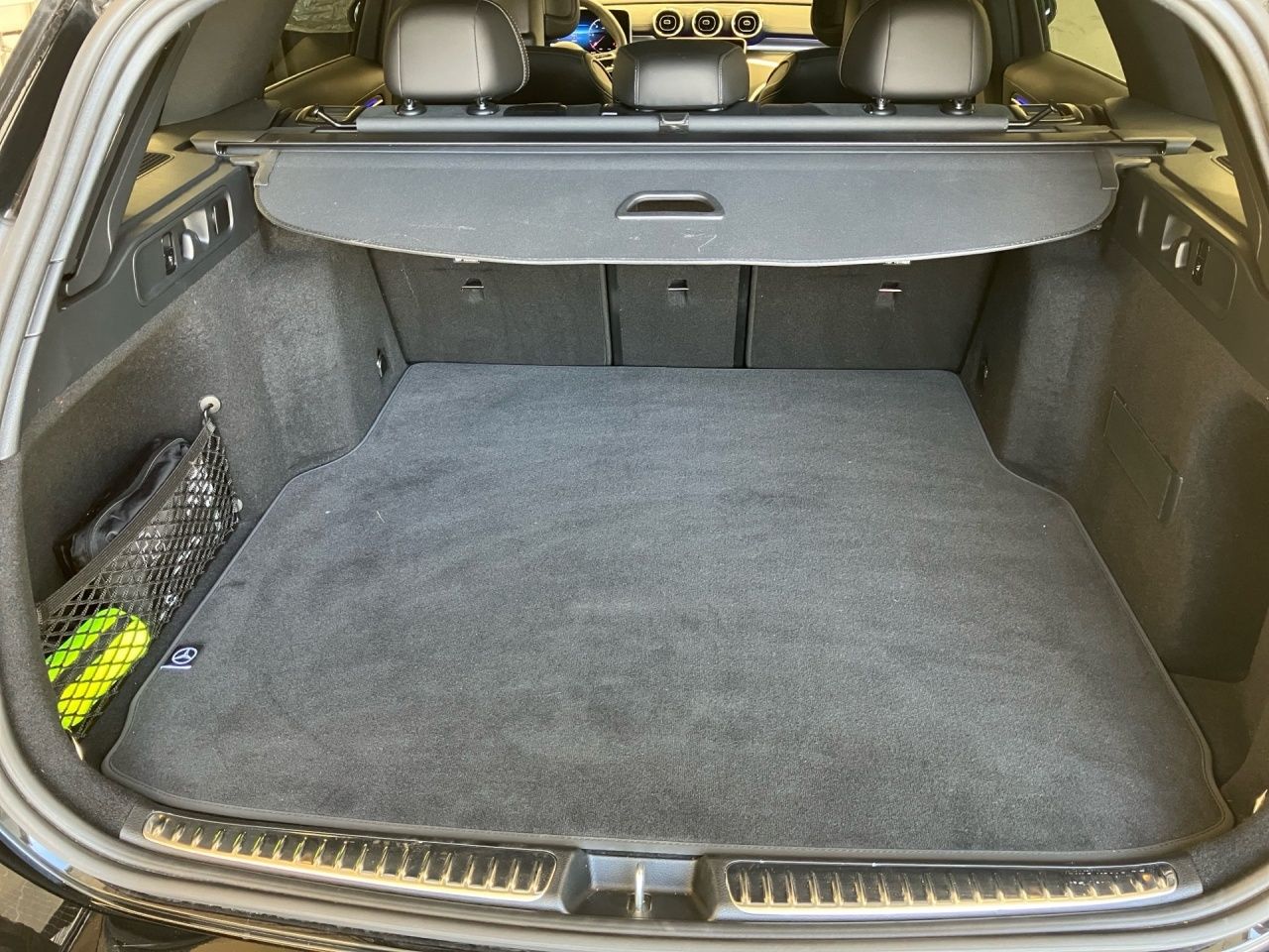 Fahrzeugabbildung Mercedes-Benz C 300 d T AMG+AHK+DISTRON+KAMERA+LED+AMBIENTE+