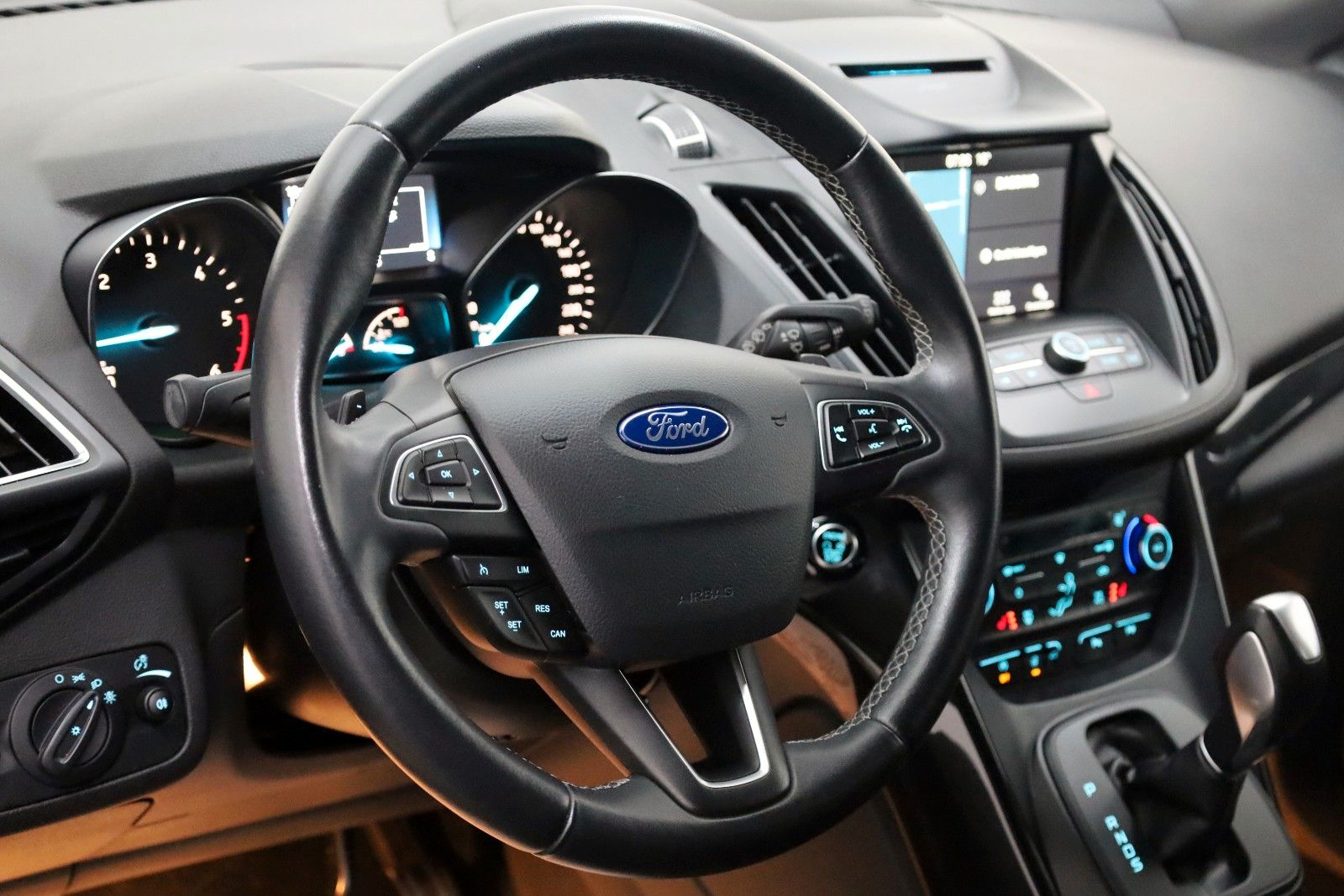 Fahrzeugabbildung Ford Kuga ST-Line 4X4, T.Leder,Navi,Kamera, AHK,SR+WR