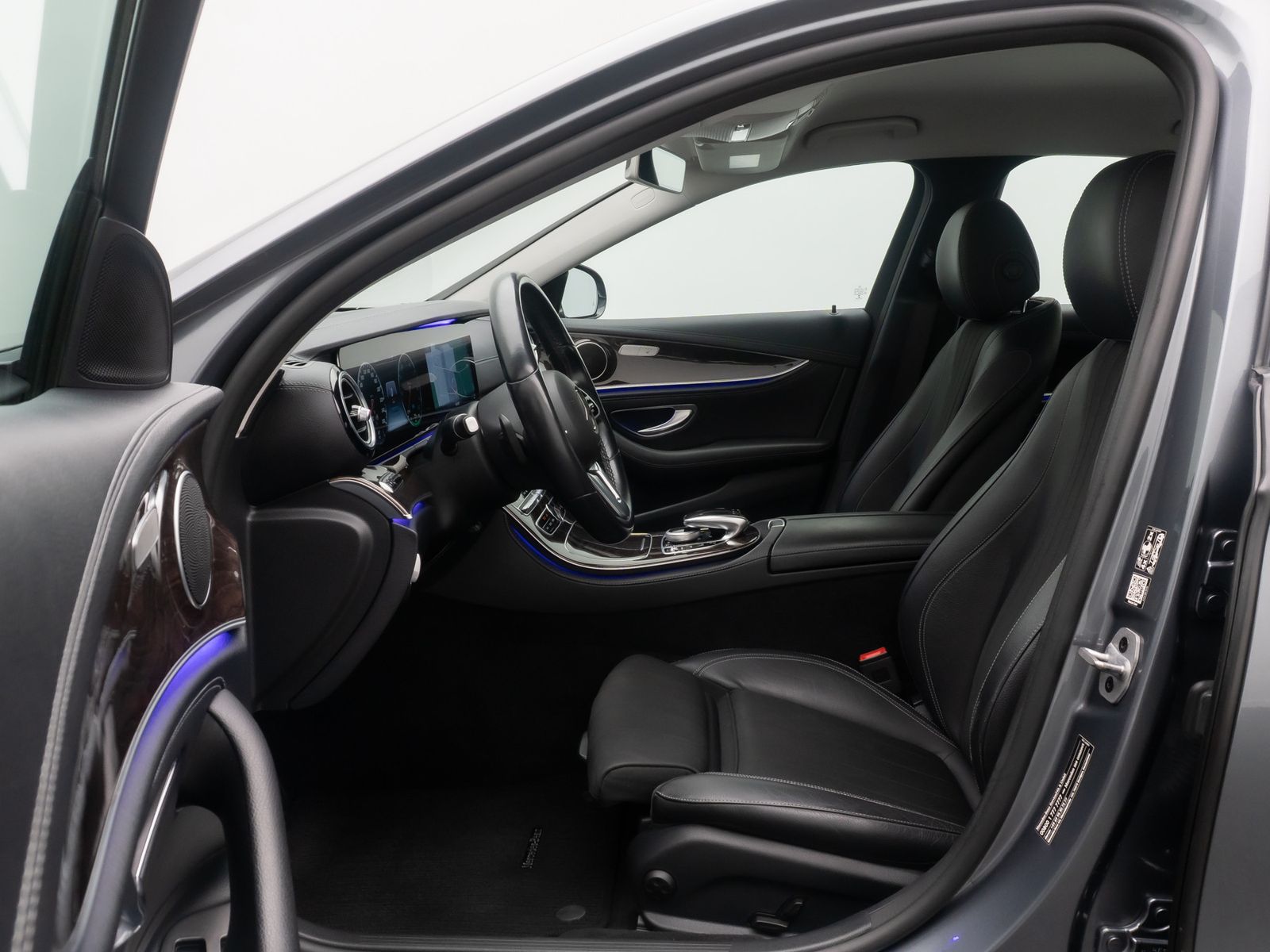 Fahrzeugabbildung Mercedes-Benz E 300 de Widscreen 360&deg; DAB AHK FahrAss HiFi 18"