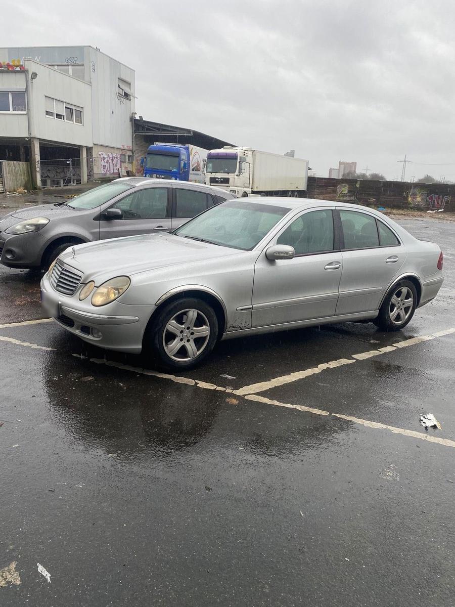 Mercedes-Benz E 220