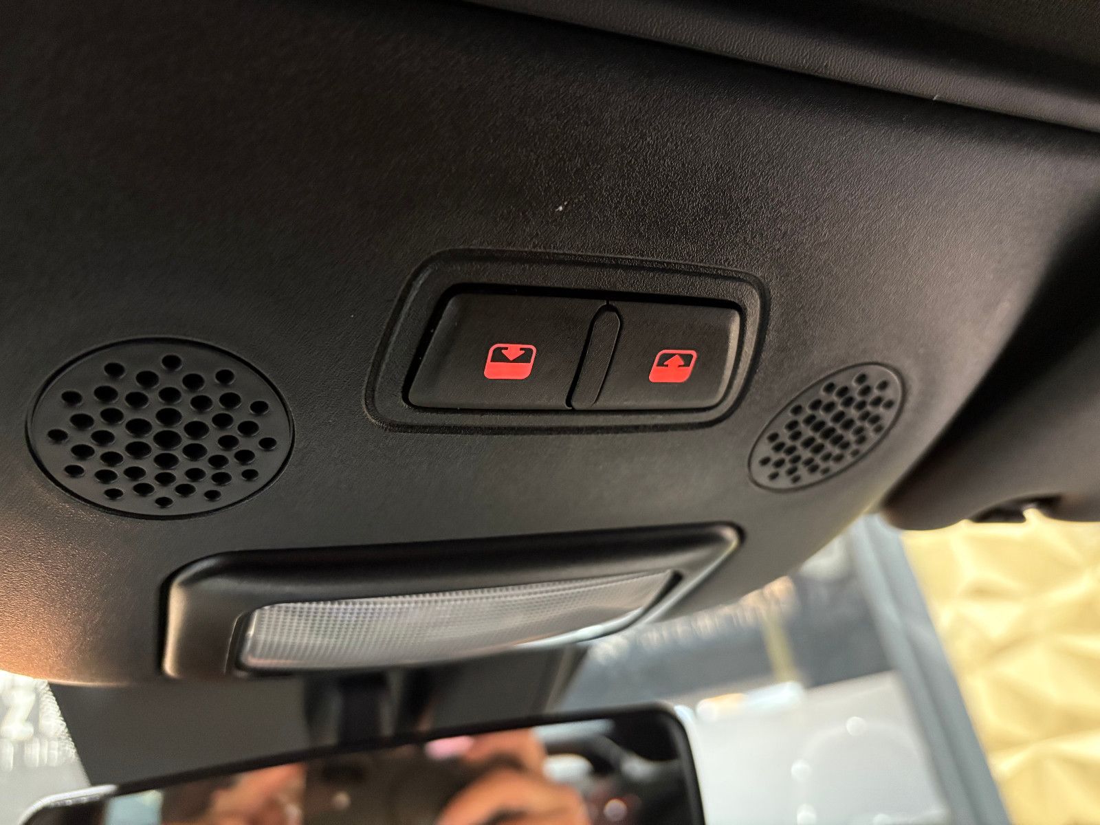 Fahrzeugabbildung Fiat 500 Dolcevita/PANO/PDC/KLIMA/DAB/TEMPOMAT/BLUETO