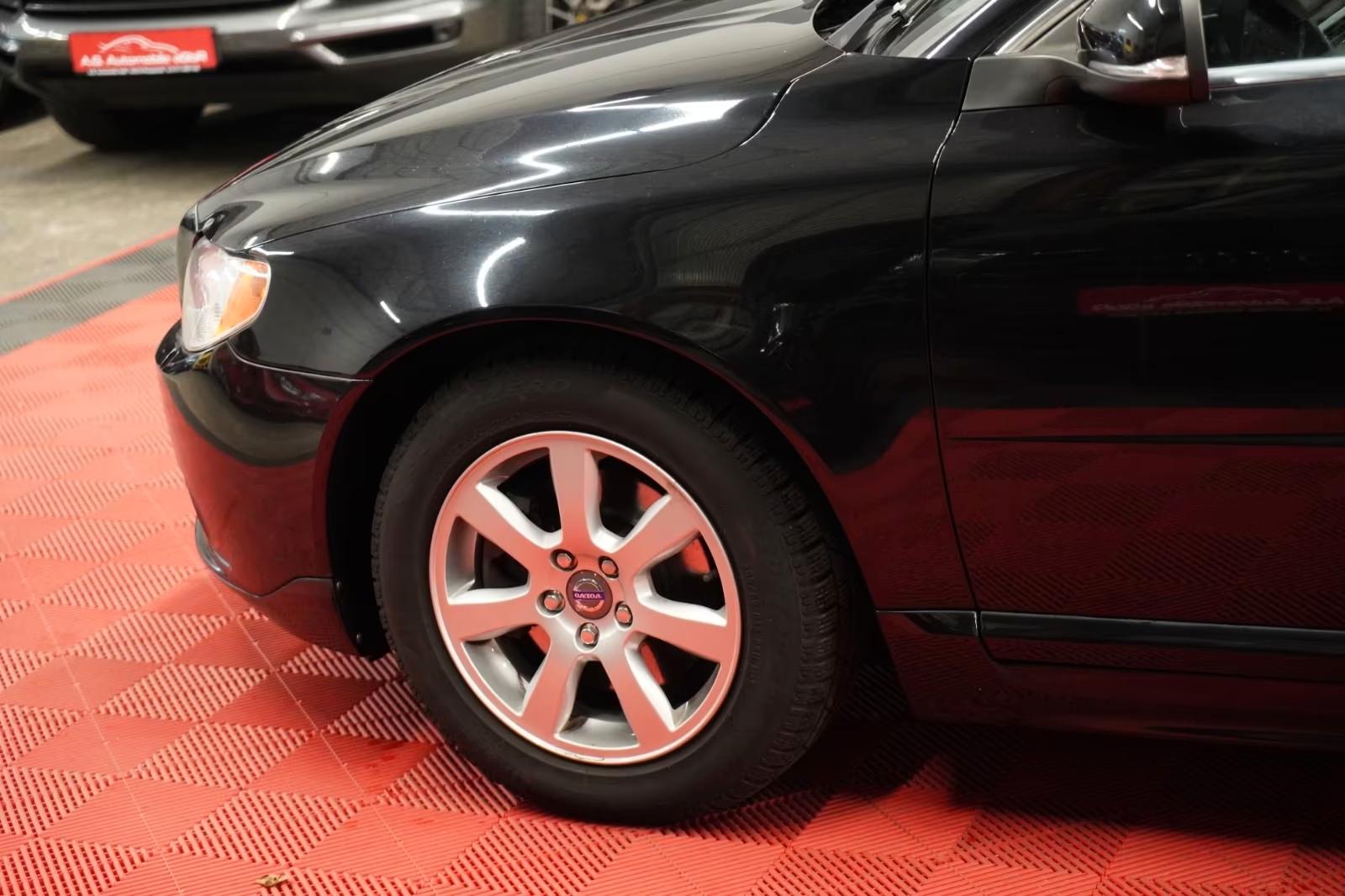 VOLVO V70 1.6D 114 CH KINETIC - 1ERE MAIN - TOIT OUVRANT - GPS - SIEGES CHAUFFANTS - 38 520 KM