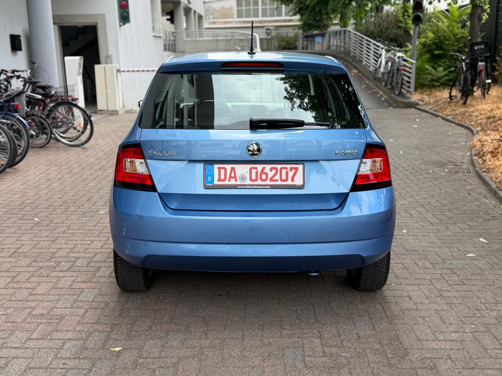 Skoda FabiaStyle/Klima.A/Sitz-H/PDCx2/Garantie/Tüv-Neu