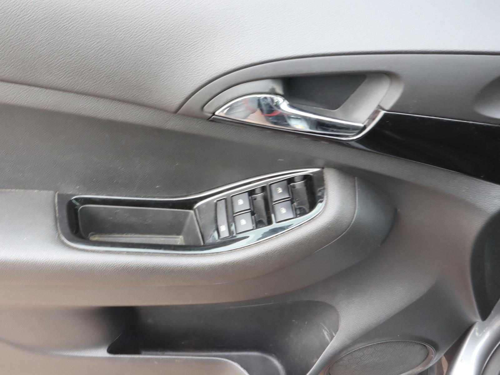 Chevrolet Orlando 2013 — photo 14