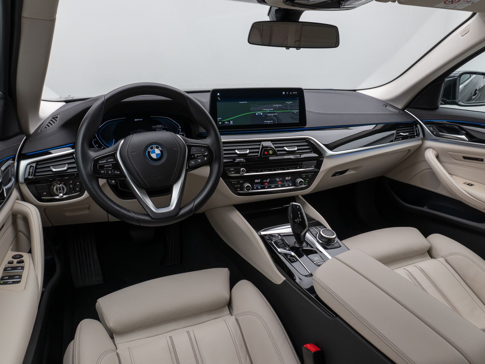 Fahrzeugabbildung BMW 530e xD Luxury Line KameraHUD DAB HiFi Komfort