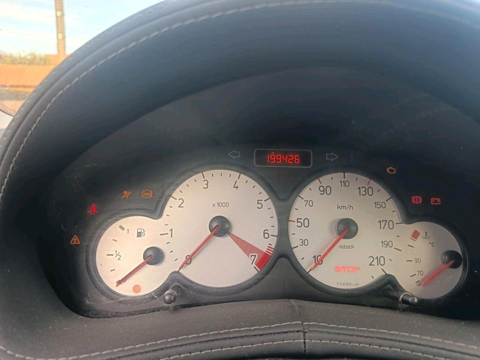 Peugeot  2005 — interior