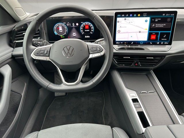 Fahrzeugabbildung Volkswagen Passat 1.5eTSI DSG Business LED+DIGI+KAM+AHK+ACC