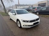 Volkswagen Passat 1.5 Lim. Highline DSG *LED+virtual+Navi* - VW Passat Gebrauchtwagen in Hamburg