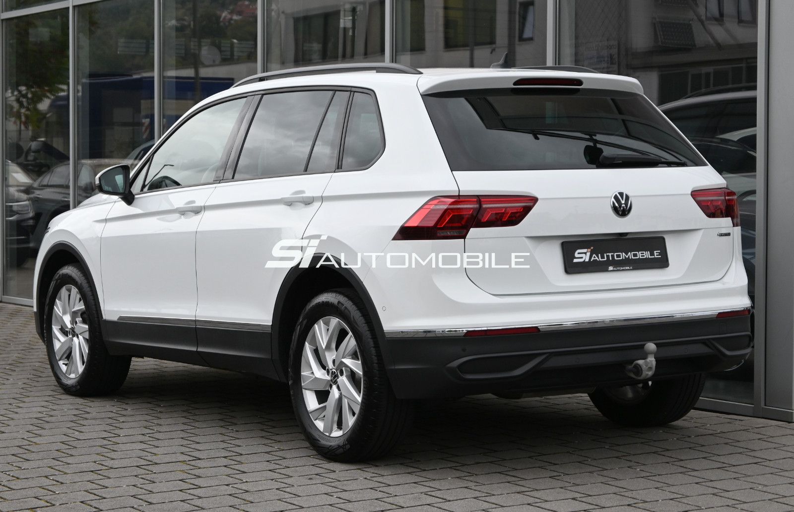 Fahrzeugabbildung Volkswagen Tiguan 2.0 TDI DSG 4MOT Life °ACC°AHK°HUD°STHZ°