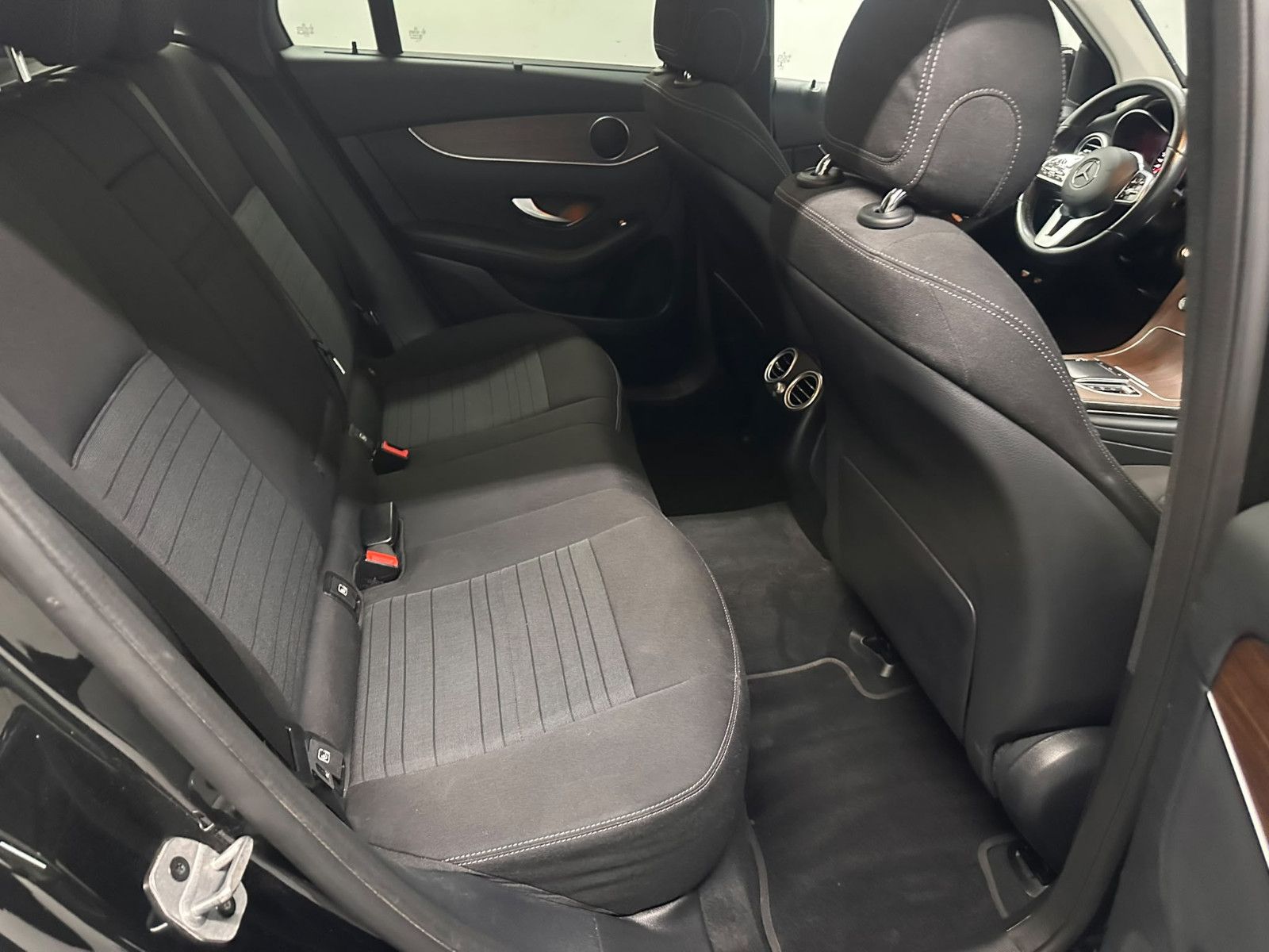 Fahrzeugabbildung Mercedes-Benz GLC 300 e 4MATIC Autom.*AHK*PANORAMA*DISTRO