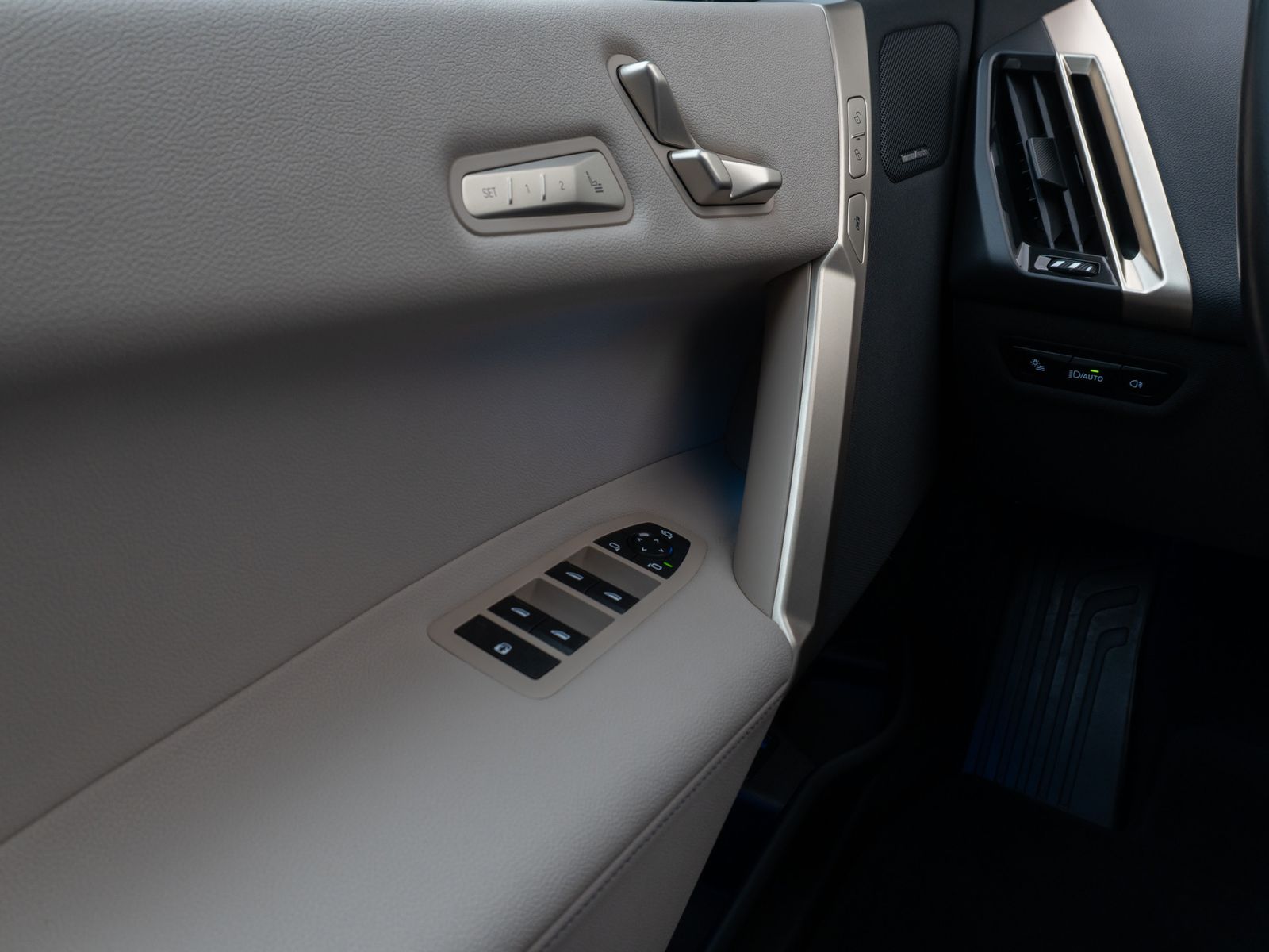 Fahrzeugabbildung BMW iX xD40 Laser 360° H/K DAB SoftCl ACC AHK 21Zoll