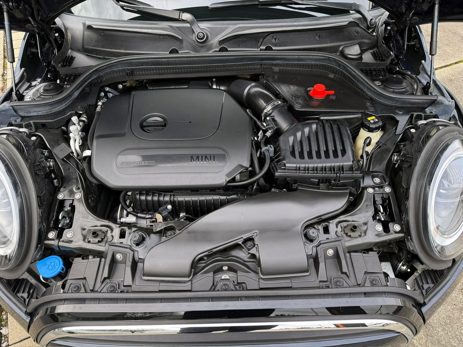 Fahrzeugabbildung MINI ONE 5-trg. Classic-Trim LED SHZ NAV PANO PDC BT