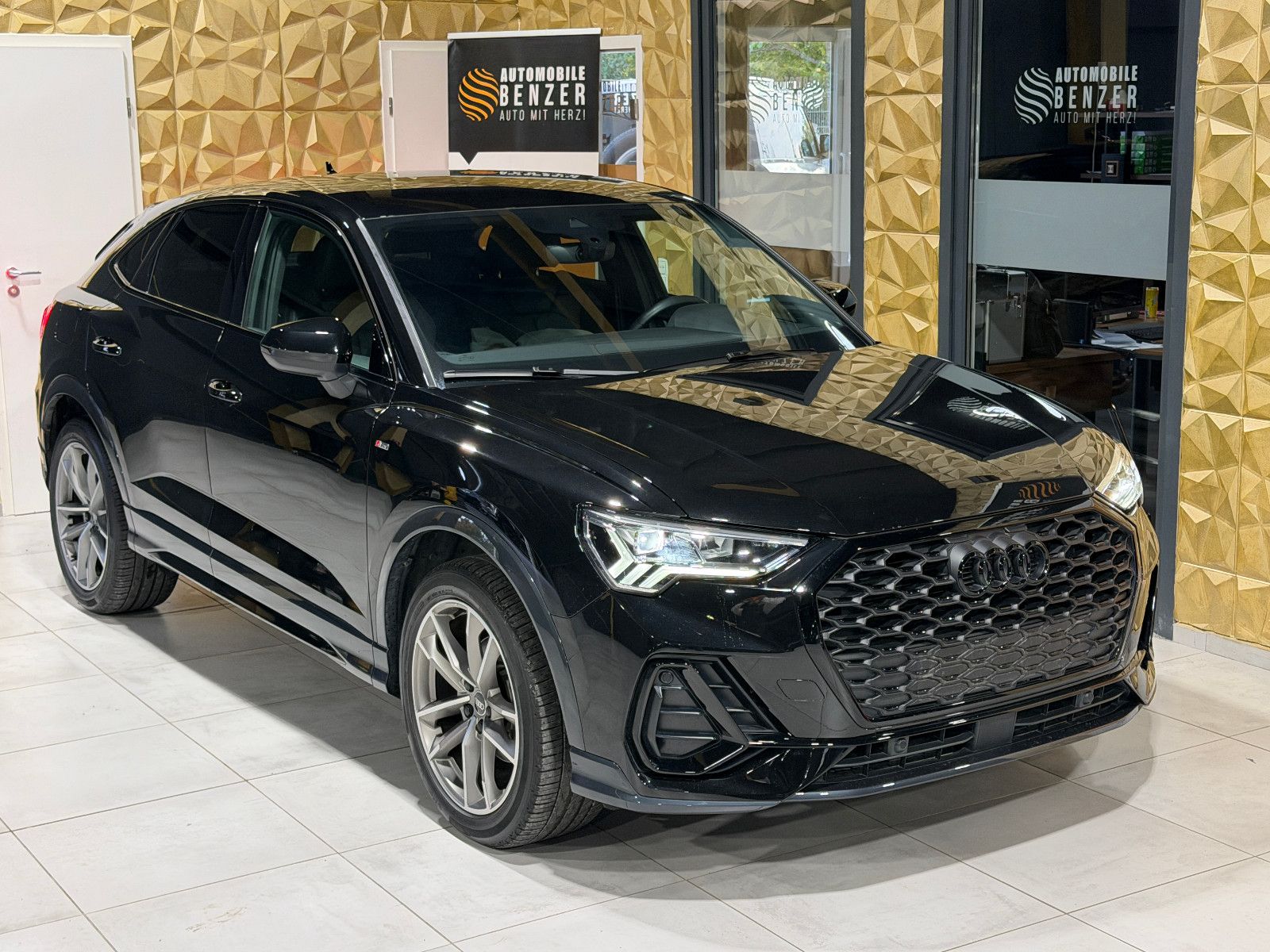 Fahrzeugabbildung Audi Q3 Sportback 35 TDI/S-LINE/BLACK-EDIT/LED/KAMERA