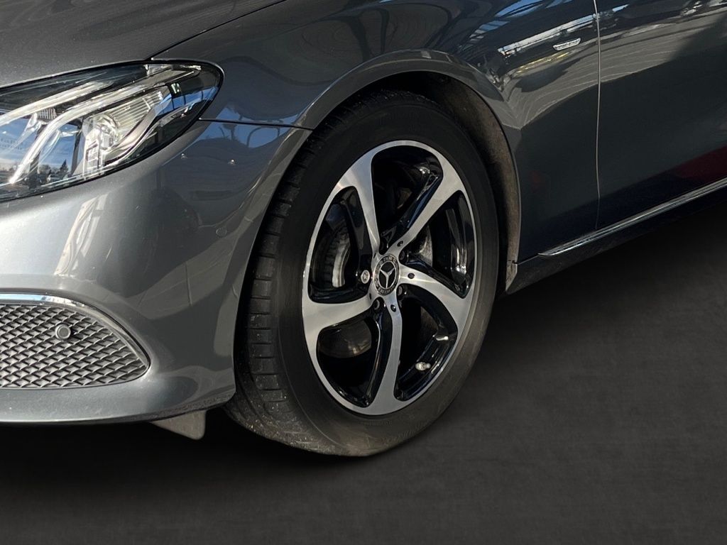 Fahrzeugabbildung Mercedes-Benz E 220 d Avantg. Totwi. Comand LED Widescreen