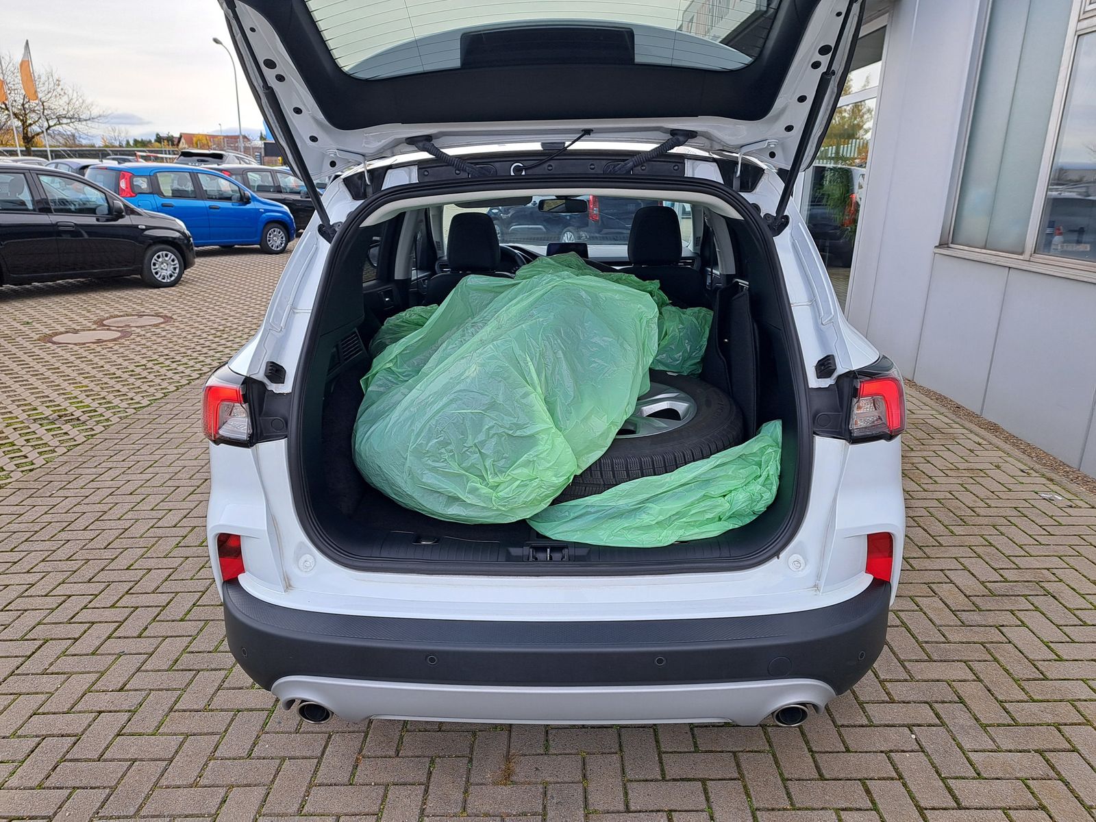 Fahrzeugabbildung Ford Kuga Titanium X 4x4 AUTOMATIK B&O-SOUND PANODACH