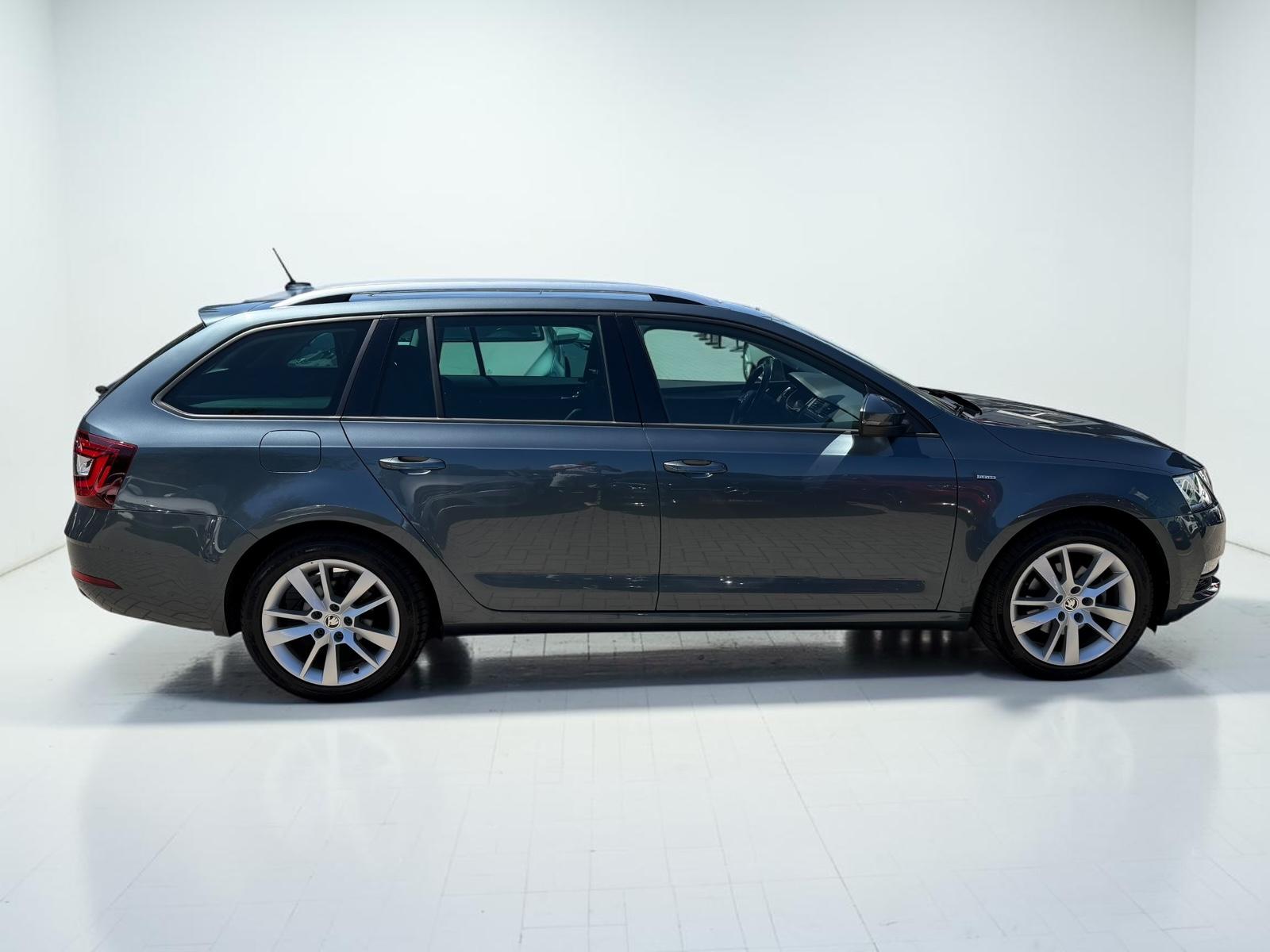 Skoda Octavia Combi 1.5  STNDHEIZ*PANO*AHK*LED*ACC*KAM