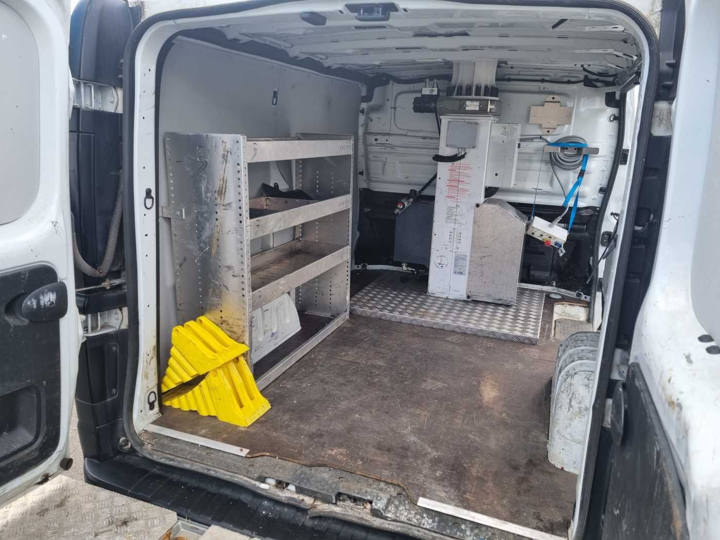 Fahrzeugabbildung Renault Trafic dCi 120 L1H1 / France Elavateur 10,6m