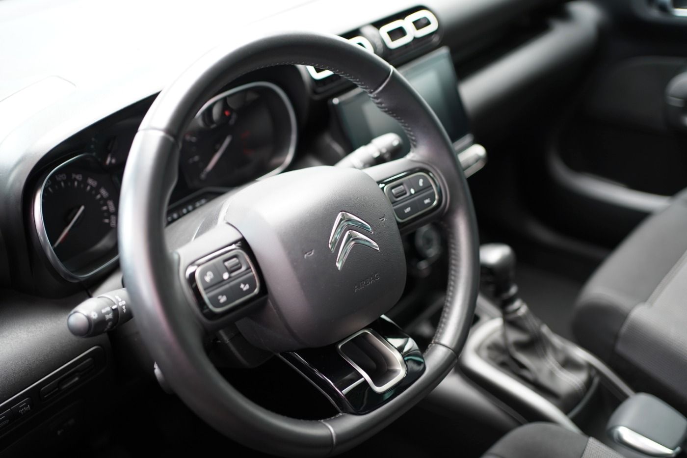 Fahrzeugabbildung Citroën C3 Aircross PureTech 110 Shine Schiebedach Navi