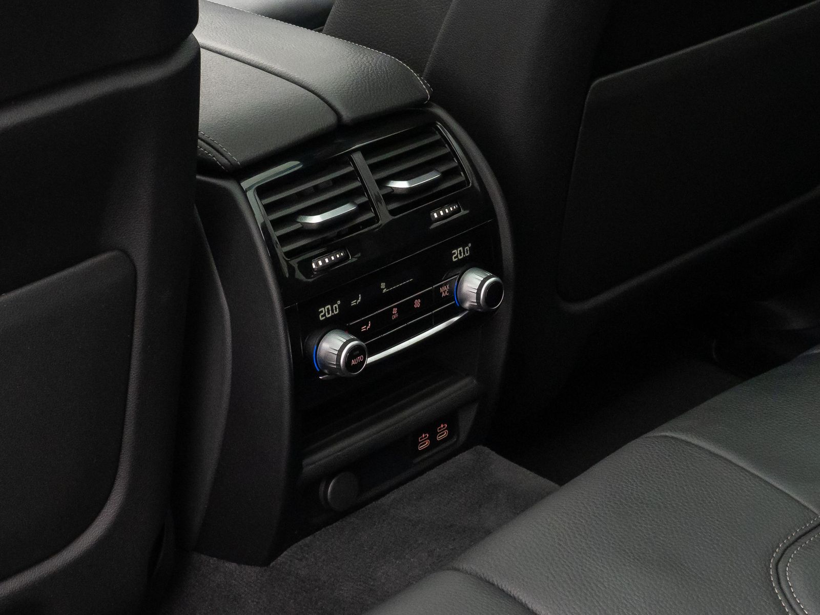 Fahrzeugabbildung BMW 540d xD M Sport DAB HUD DisplayKey Panorama HiFi