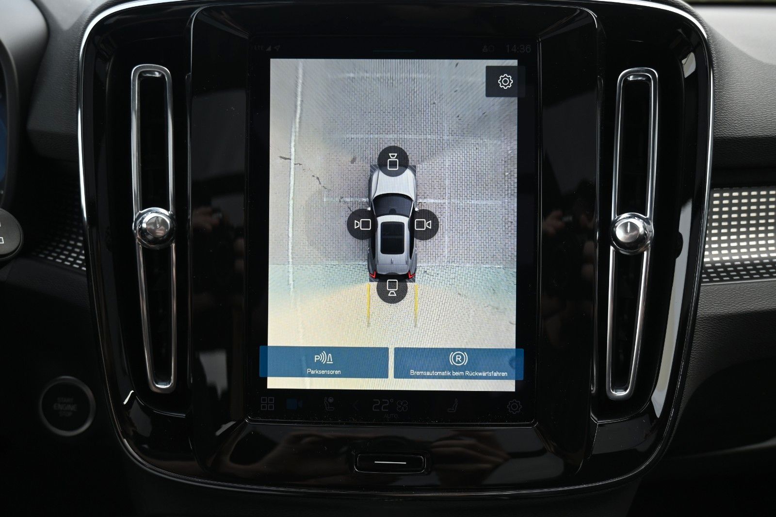 Fahrzeugabbildung Volvo XC40 B4 Black Ultra Dark*FSHZG*PANO*360°*ACC