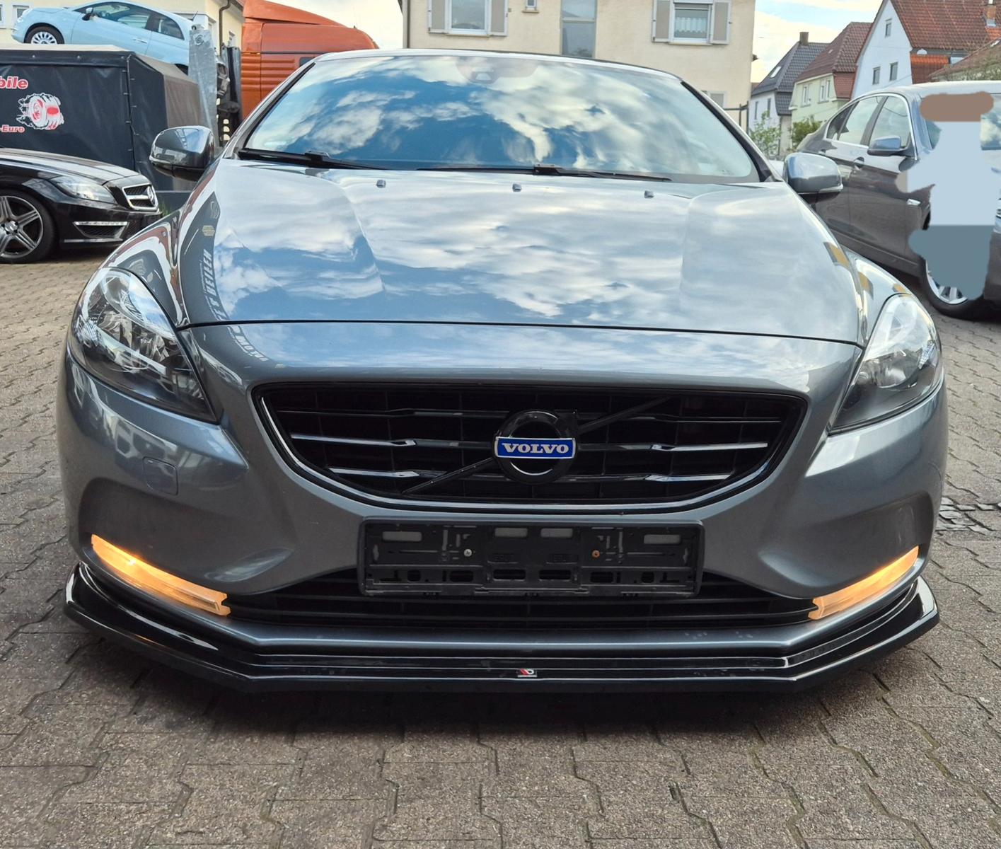 Volvo V40 Momentum 2,0d / R-Line Sportpaket