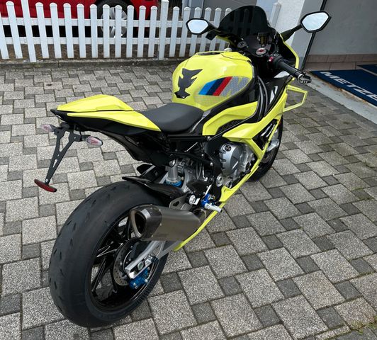 BMW M1000RR