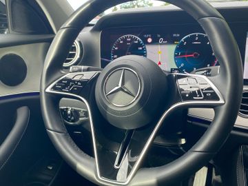 Mercedes E 200 - 12