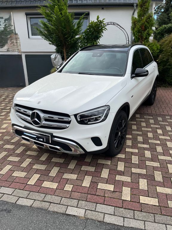 Image of Mercedes-Benz GLC 300