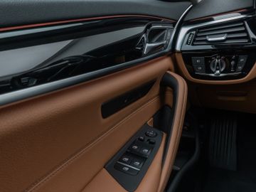 Fahrzeugabbildung BMW 540i xDr Tour Luxury Line HI-FI HUD DAB Panorama