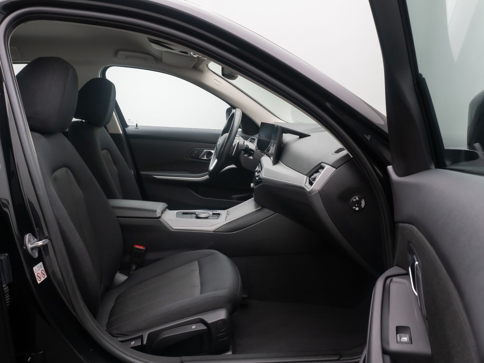 Fahrzeugabbildung BMW 320e  DAB CockPitPlus PDC WidscreenDisplay LED