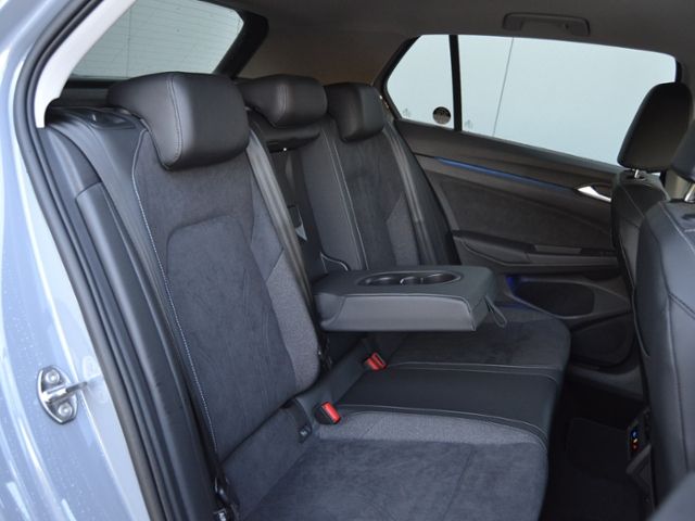 Golf VIII 1.5 eTSI DSG Style AHK/17-ZOLL/LED/BUS