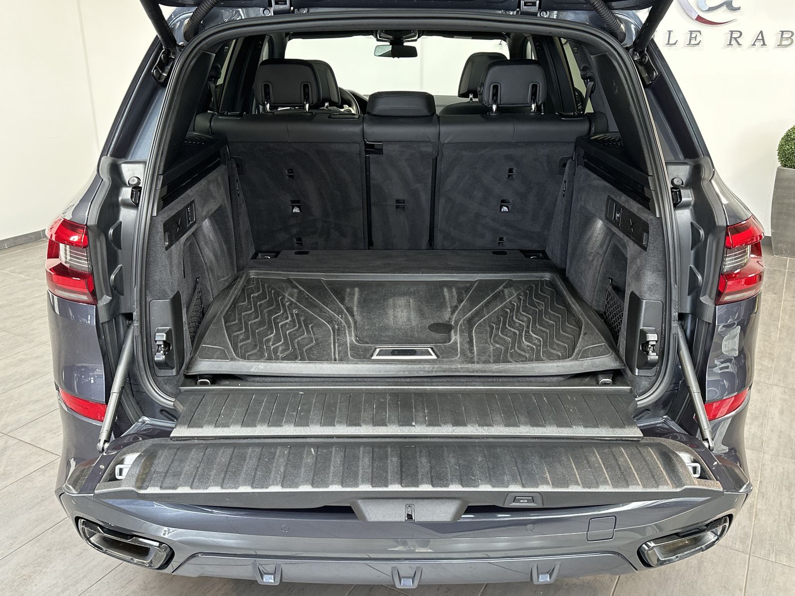 Fahrzeugabbildung BMW X5 xDrive40d M-Sport NAV+LASER+AHK+PANO+HEAD-UP