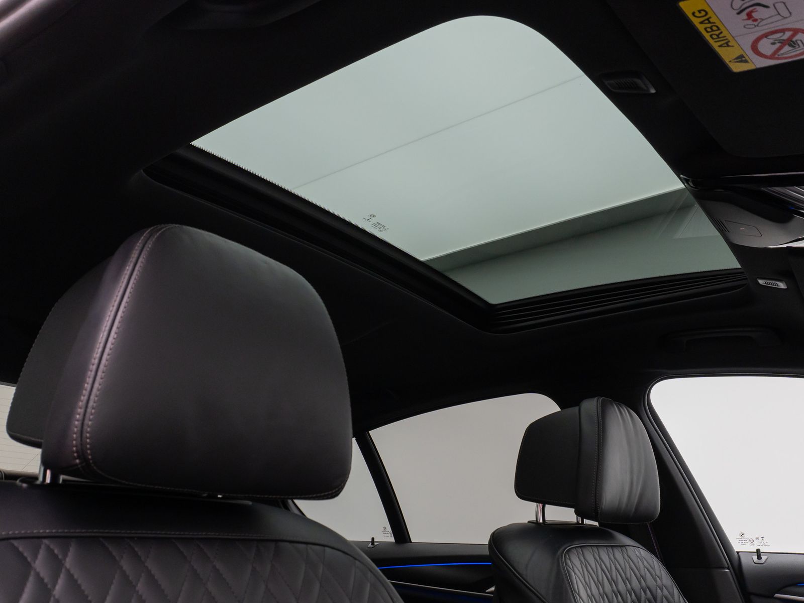 Fahrzeugabbildung BMW M550i xD Laser SoftClos 360°HUD DAB H/K DisplKey