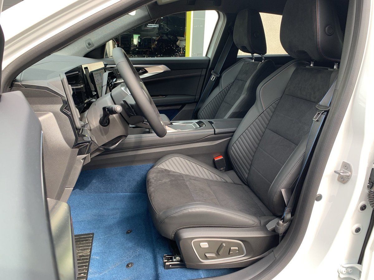 Renault Rafale - Bild 9