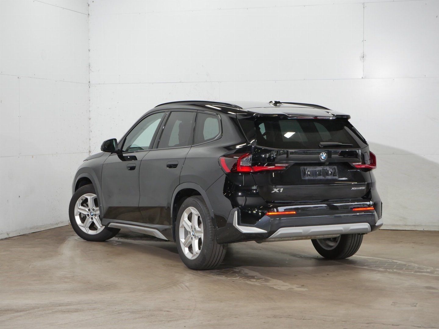 BMW X1 xDrive23i xLine DrivingAssistProf HeadUp foto 4