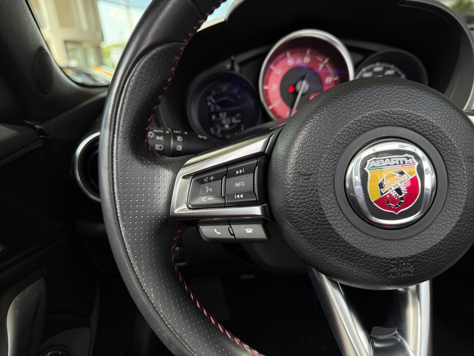 Fahrzeugabbildung Abarth 124 Spider LED LEDER ALU SHZ