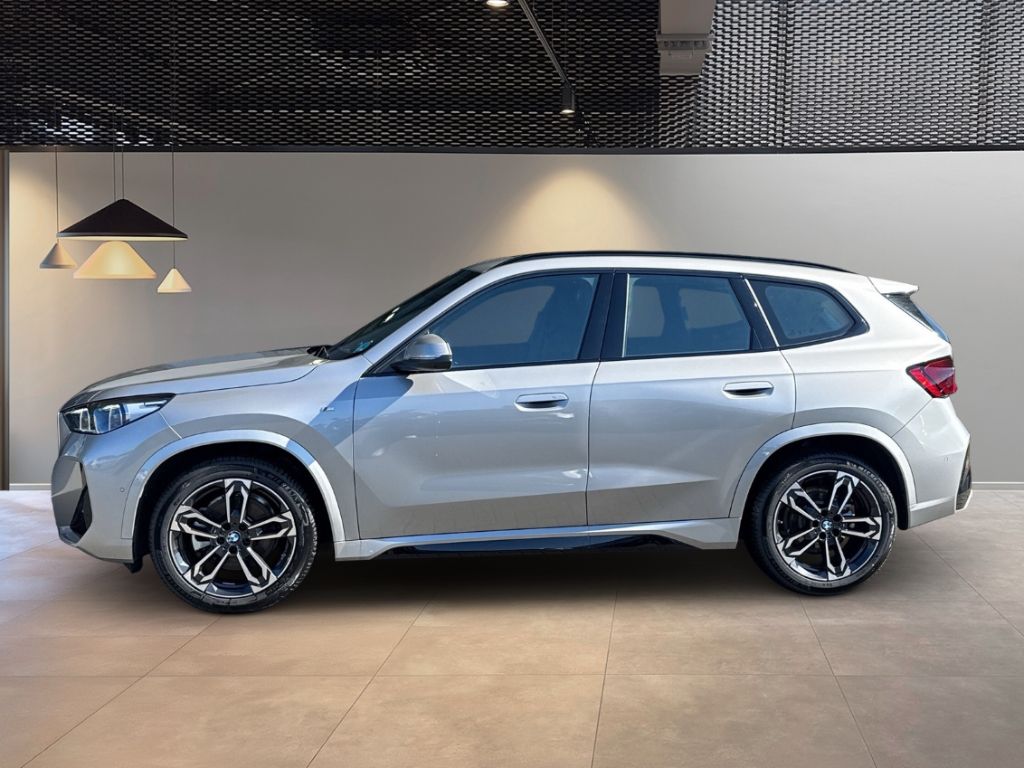BMW X1 sDrive 20i M Sport LED Harman HUDisplay LiveC foto 2