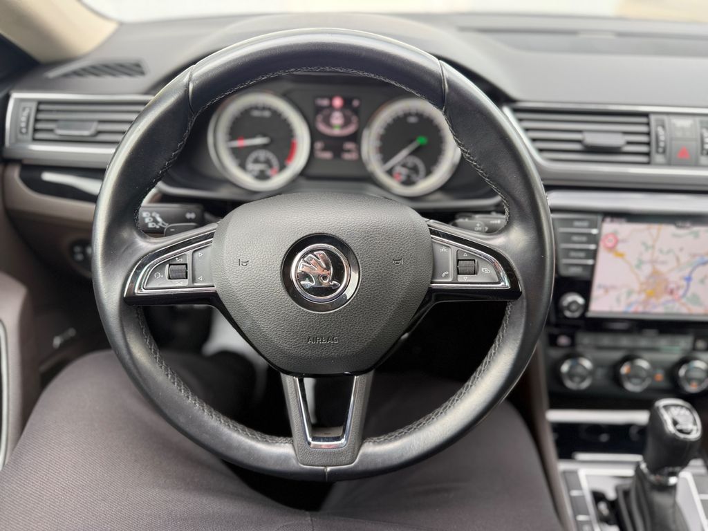 SKODA Superb – Bild 11 von 25