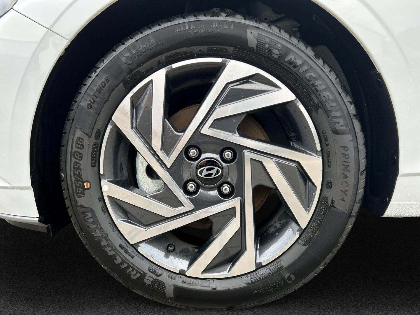 Hyundai i20 1.0T DCT TREND Alu SHZ LHZ Navi Kamera