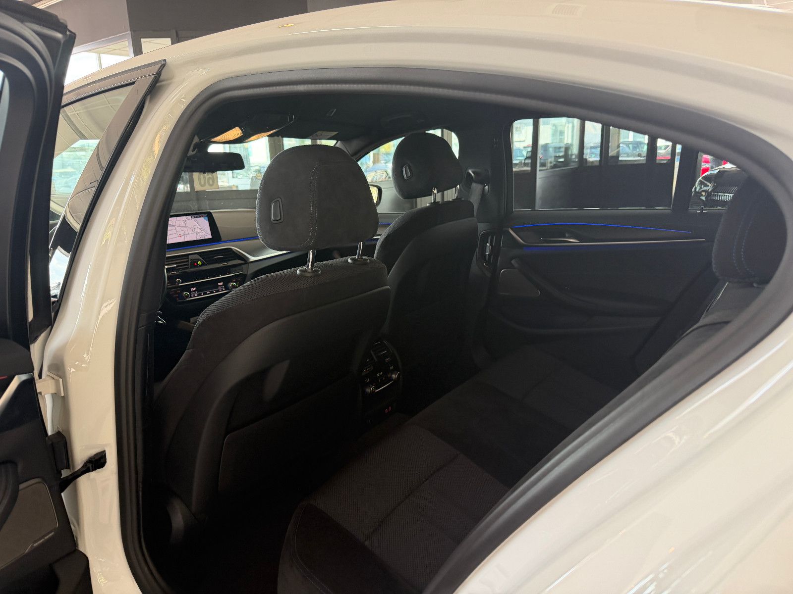 Fahrzeugabbildung BMW 530 d XDriveM Sport/M-PAKET/HARMAN-KARDON/AMBIE