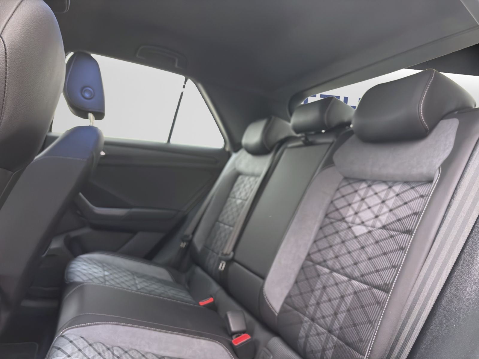 Volkswagen T-Roc - Bild 16