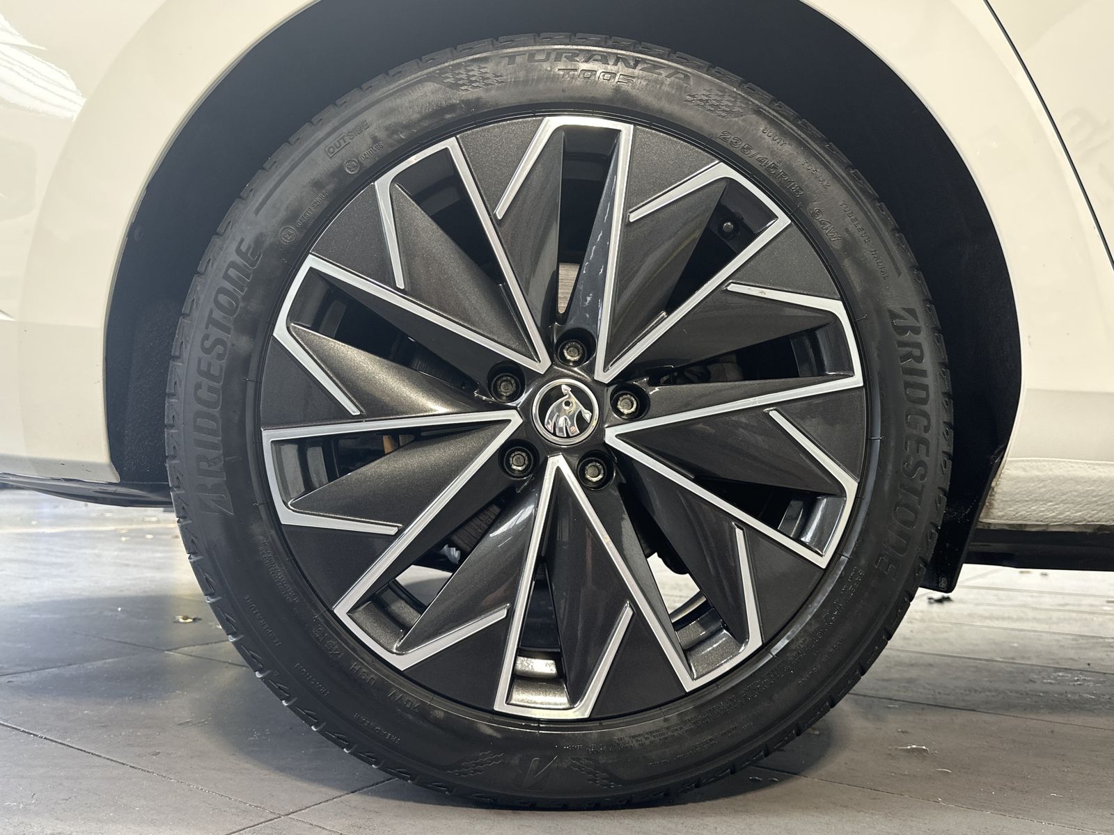 Fahrzeugabbildung SKODA Superb Combi 1.4 TSI iV L&K NAV+LED+KAMERA+VCOCK