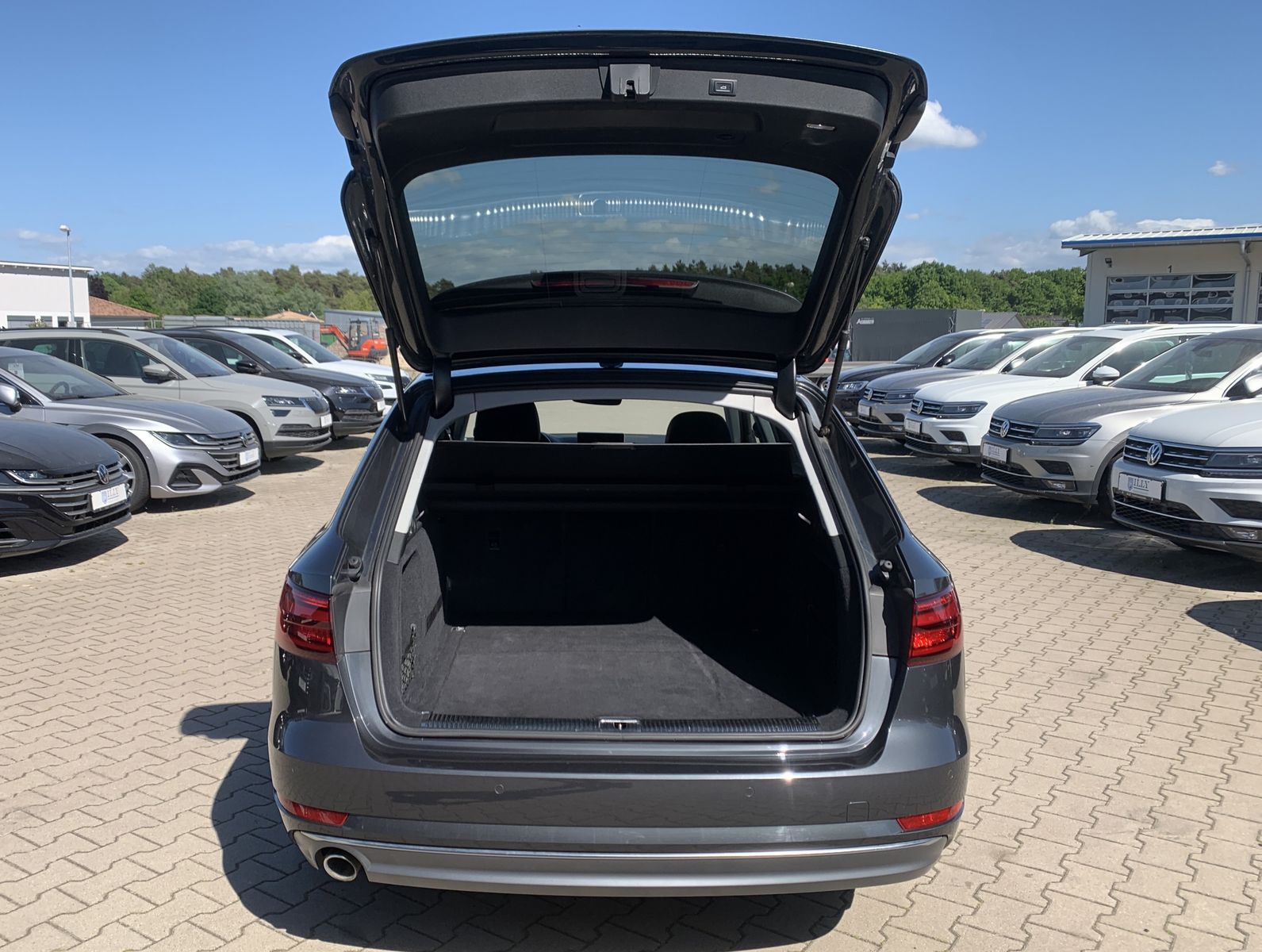 Fahrzeugabbildung Audi A4 2.0 TDI*Sport*Matrix*STHZ*Digital*Memory*Lane