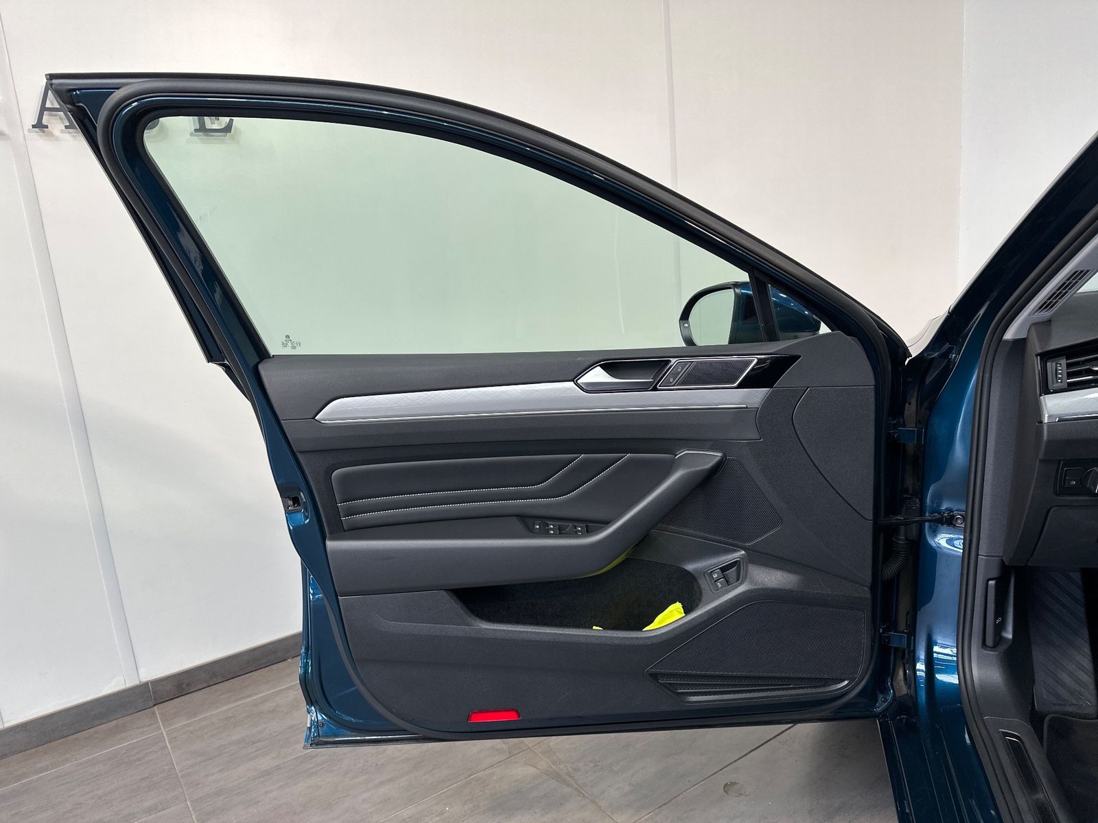 Fahrzeugabbildung Volkswagen Passat Variant 1.4 TSI DSG GTE NAV+LED+PANO+STHZ