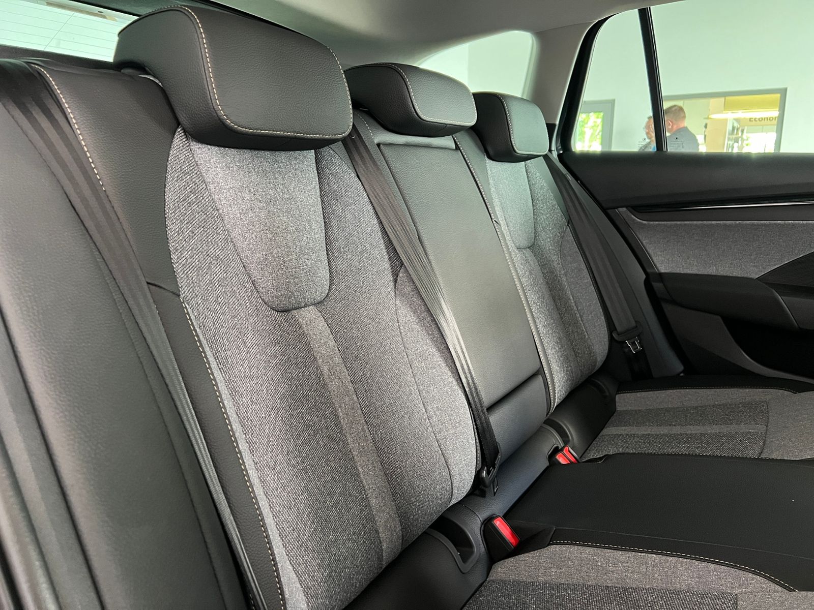 Fahrzeugabbildung SKODA Octavia Combi IV Selection 2.0 TDI DSG *AHK, LED
