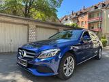 Mercedes-Benz 220d 4matic Pano Schwenkbare Hängerkuplung  - blaue Mercedes-Benz 220