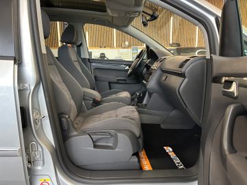 Volkswagen Touran Highline DSG *PANO*SHZ*NAVI*PDC*TEMPOMAT*