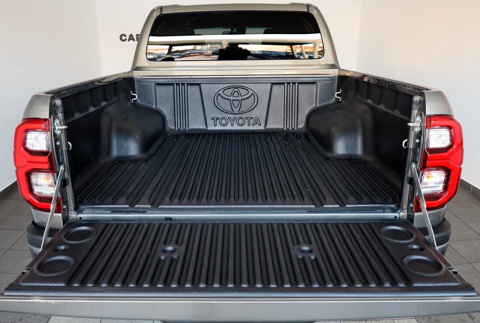 Fahrzeugabbildung Toyota Hilux 2.8 D-4D Invincible 4WD, ACC,JBL Sound,AHK