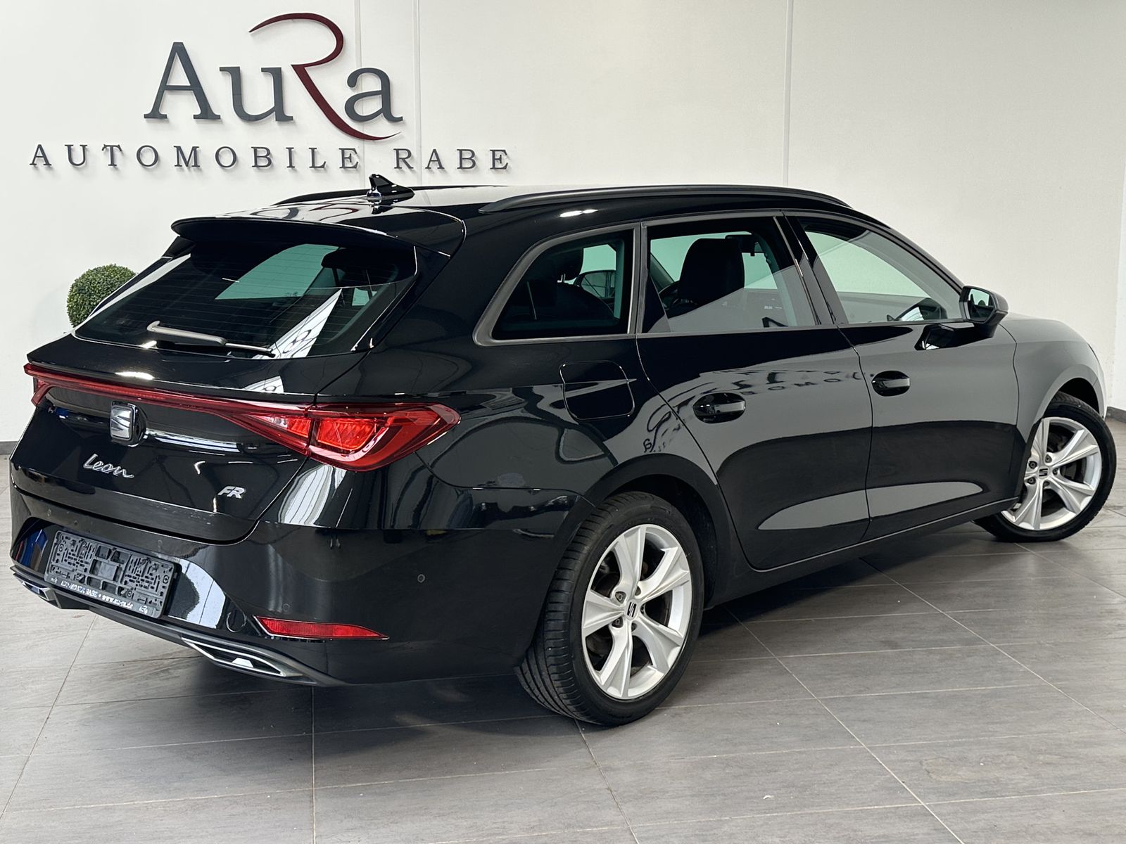 Fahrzeugabbildung SEAT Leon ST 2.0 TDI DSG FR NAV+LED+VCOCK+SHZ+PARKASS